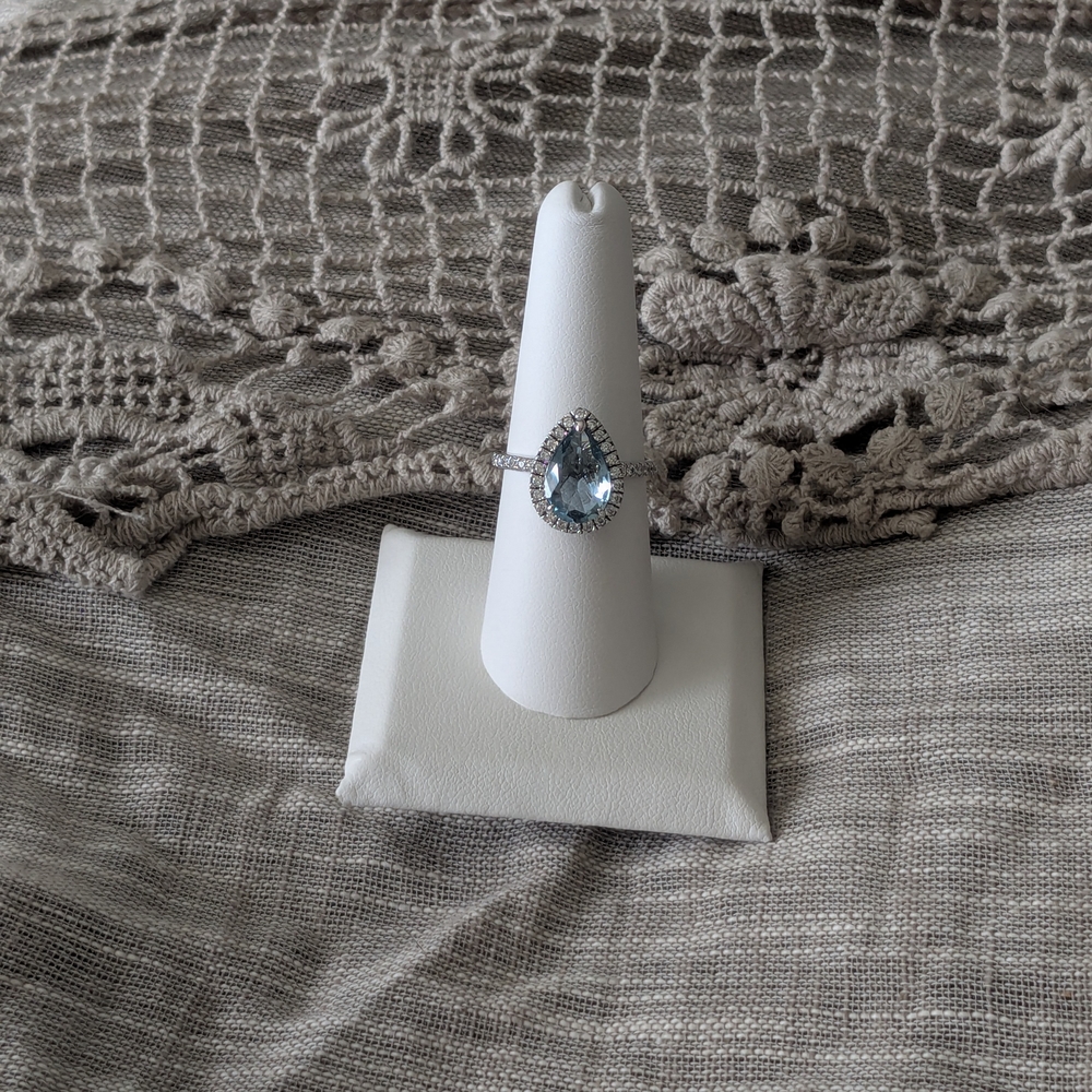 Elegant Silver and Blue Teardrop Ring